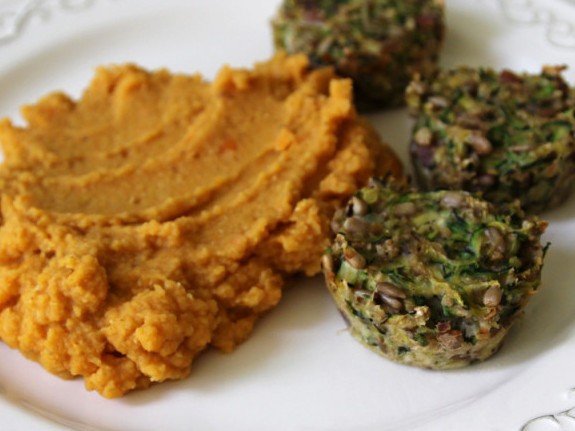 Cukinové muffiny s oranžovým pyré a cviklovým carpacciom